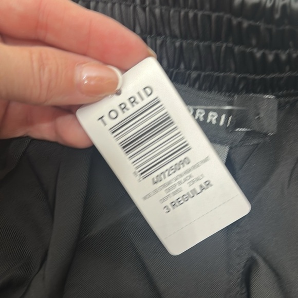 Torrid Wide Leg Streaky Satin high-rise pant deep black size 3R.NWT - Picture 7 of 9